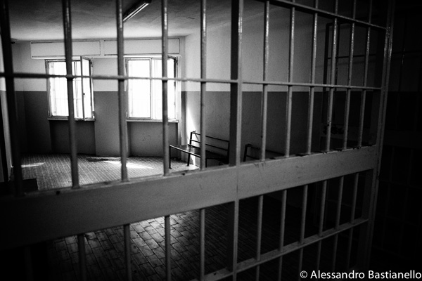 Il chiaroscuro delle carceri. Il percorso del detenuto dall'ingresso alla cella :: mostra virtuale