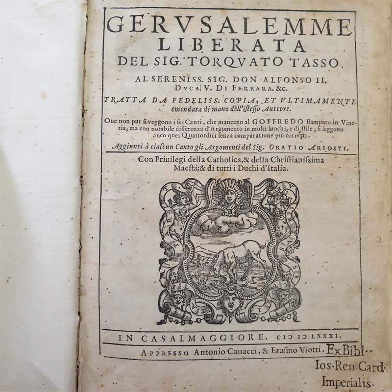 Torquato Tasso, Gerusalemme liberata del sig. Torquato Tasso. Al sereniss. sig. don Alfonso II duca V di Ferrara. &c. Tratta da fedeliss. copia, et vltimamente emendata di mano dell'istesso auttore ... In Casalmaggiore, appresso Antonio Canacci, & Erasmo Viotti, 1581 (Rot. 14 A 75)