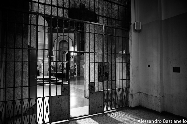 Il chiaroscuro delle carceri. Il percorso del detenuto dall'ingresso alla cella :: mostra virtuale