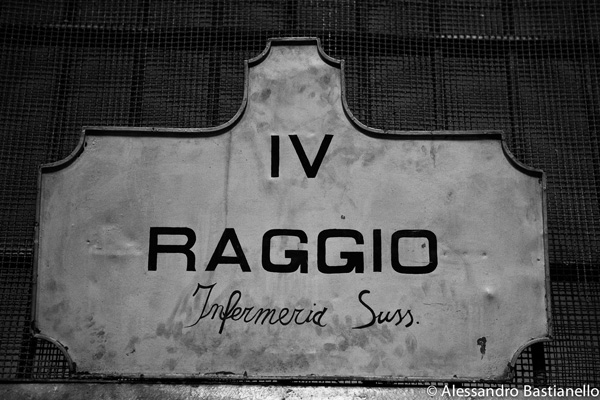 Il chiaroscuro delle carceri. Il percorso del detenuto dall'ingresso alla cella :: mostra virtuale