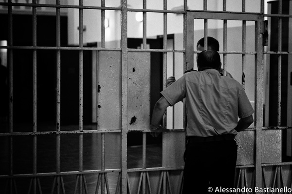 Il chiaroscuro delle carceri. Il percorso del detenuto dall'ingresso alla cella :: mostra virtuale