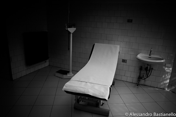 Il chiaroscuro delle carceri. Il percorso del detenuto dall'ingresso alla cella :: mostra virtuale