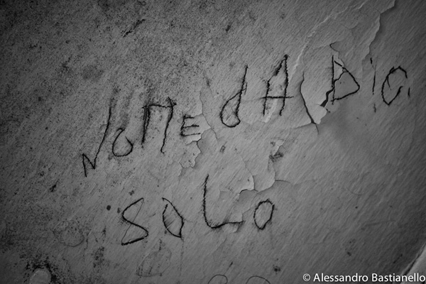 Il chiaroscuro delle carceri. Il percorso del detenuto dall'ingresso alla cella :: mostra virtuale