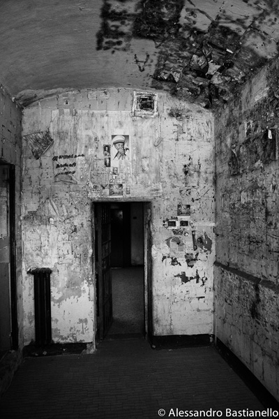 Il chiaroscuro delle carceri. Il percorso del detenuto dall'ingresso alla cella :: mostra virtuale